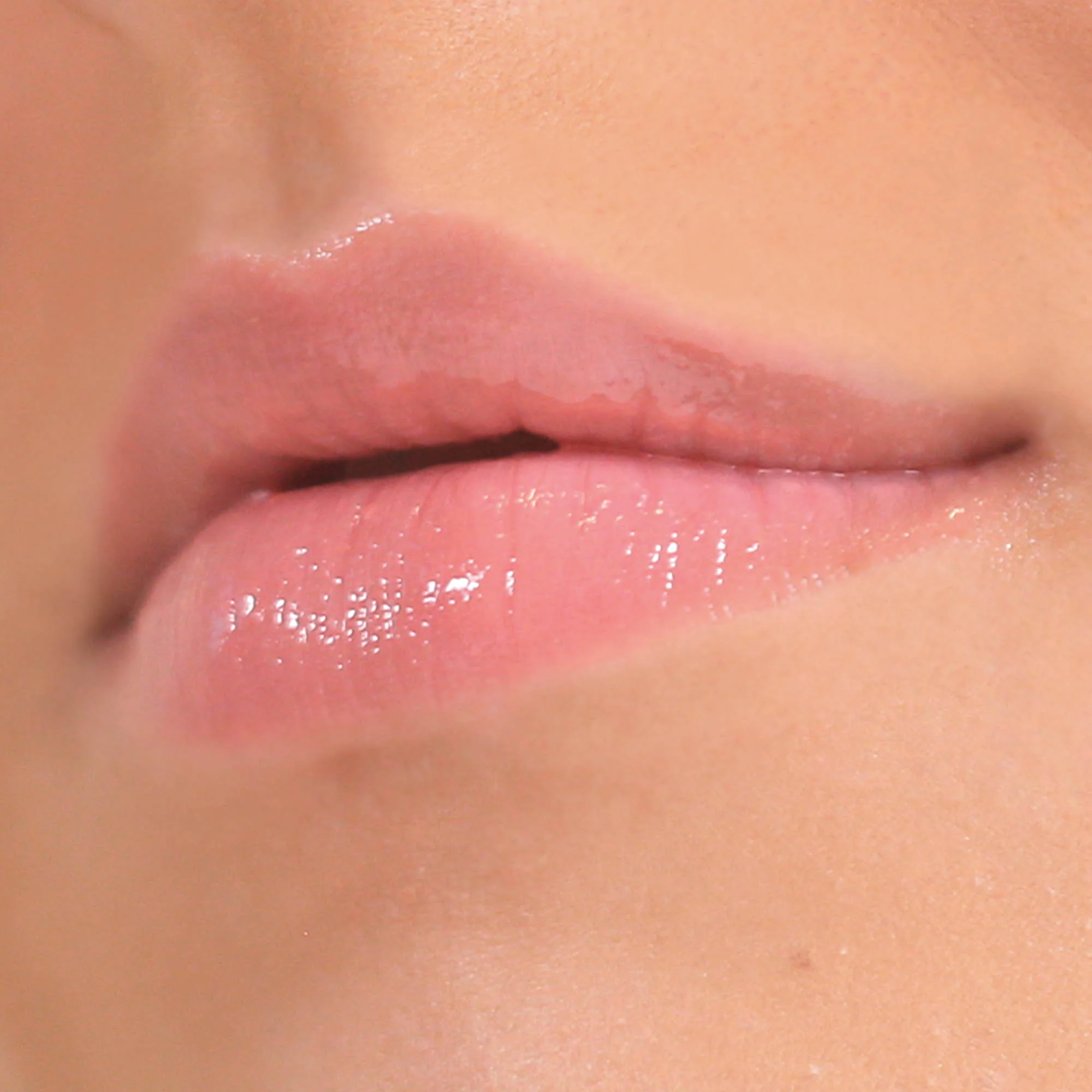 Hydrating Lip Gloss - Image 10