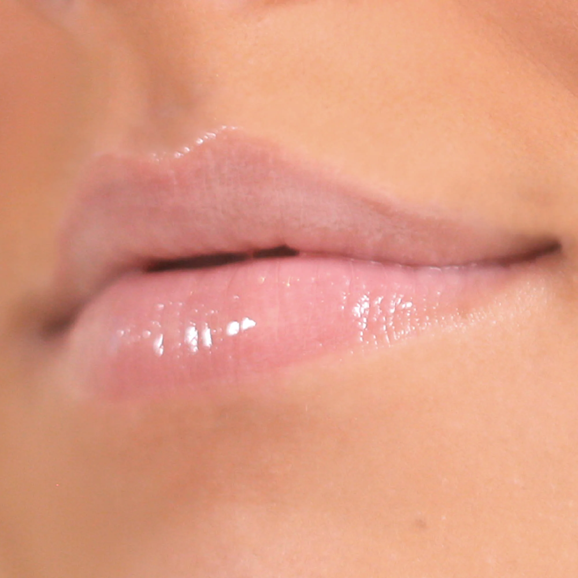 Hydrating Lip Gloss - Image 15