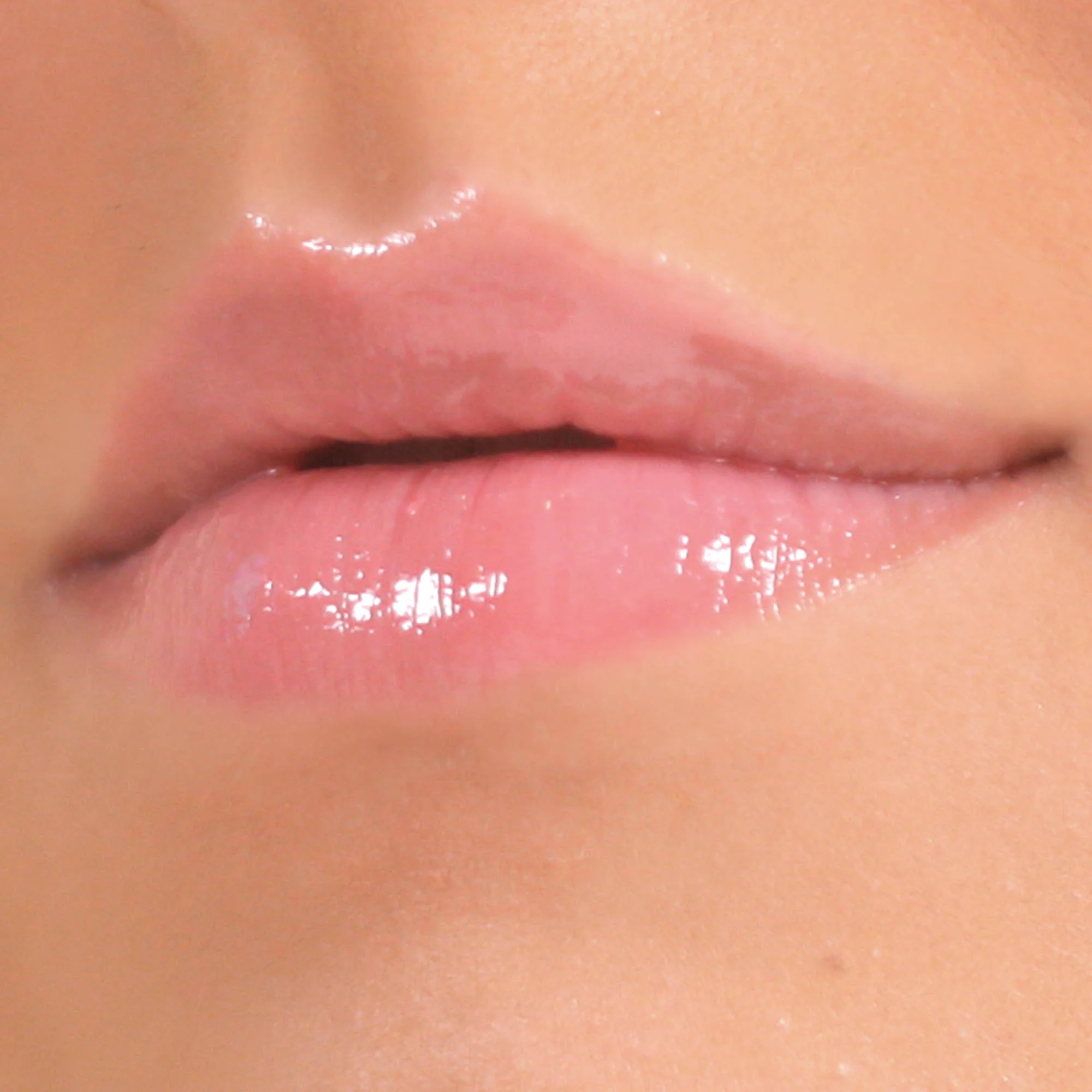 Hydrating Lip Gloss - Image 5
